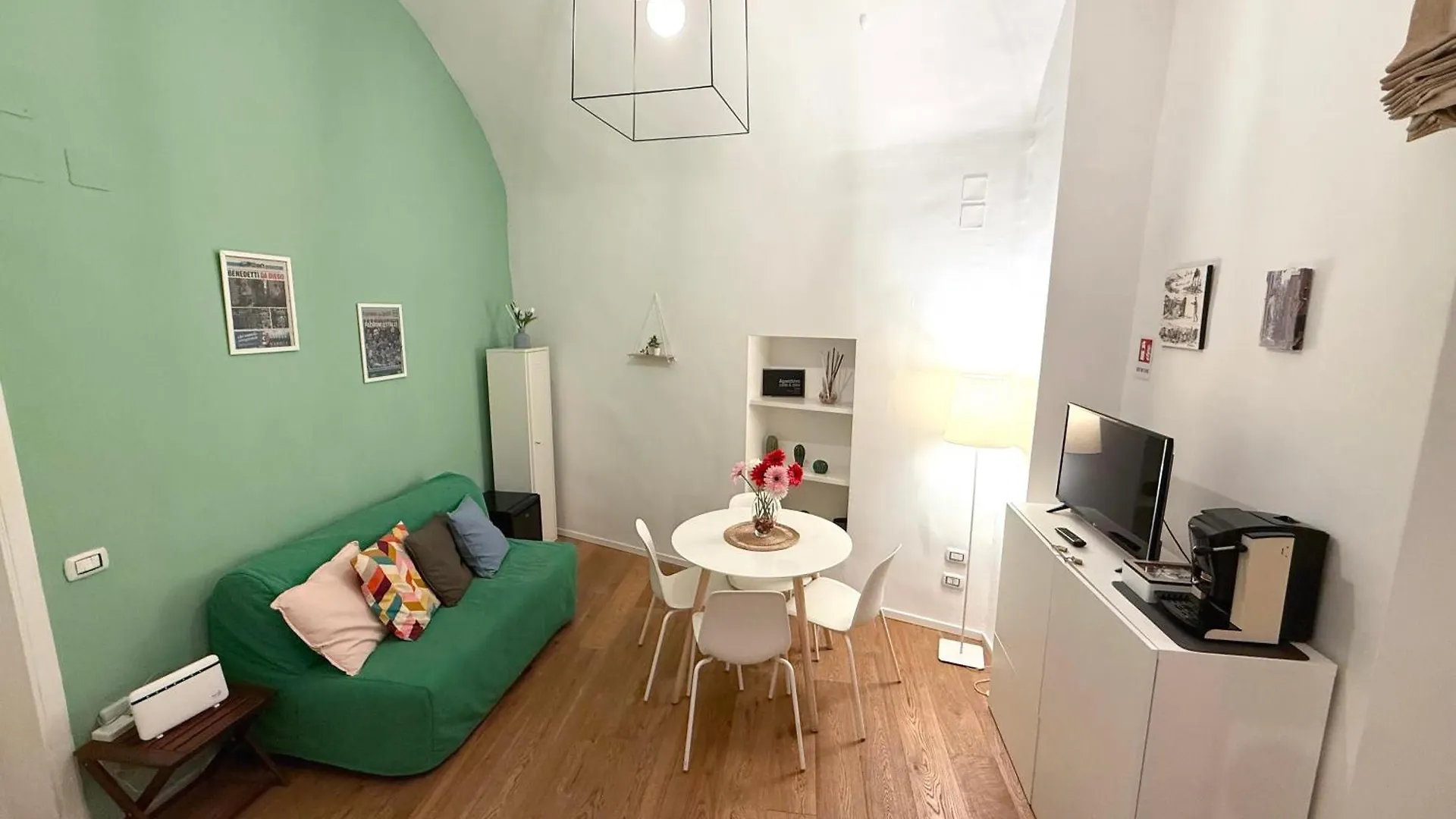 Fiftythree House - In The Heart Of Napoli Apartment Italy