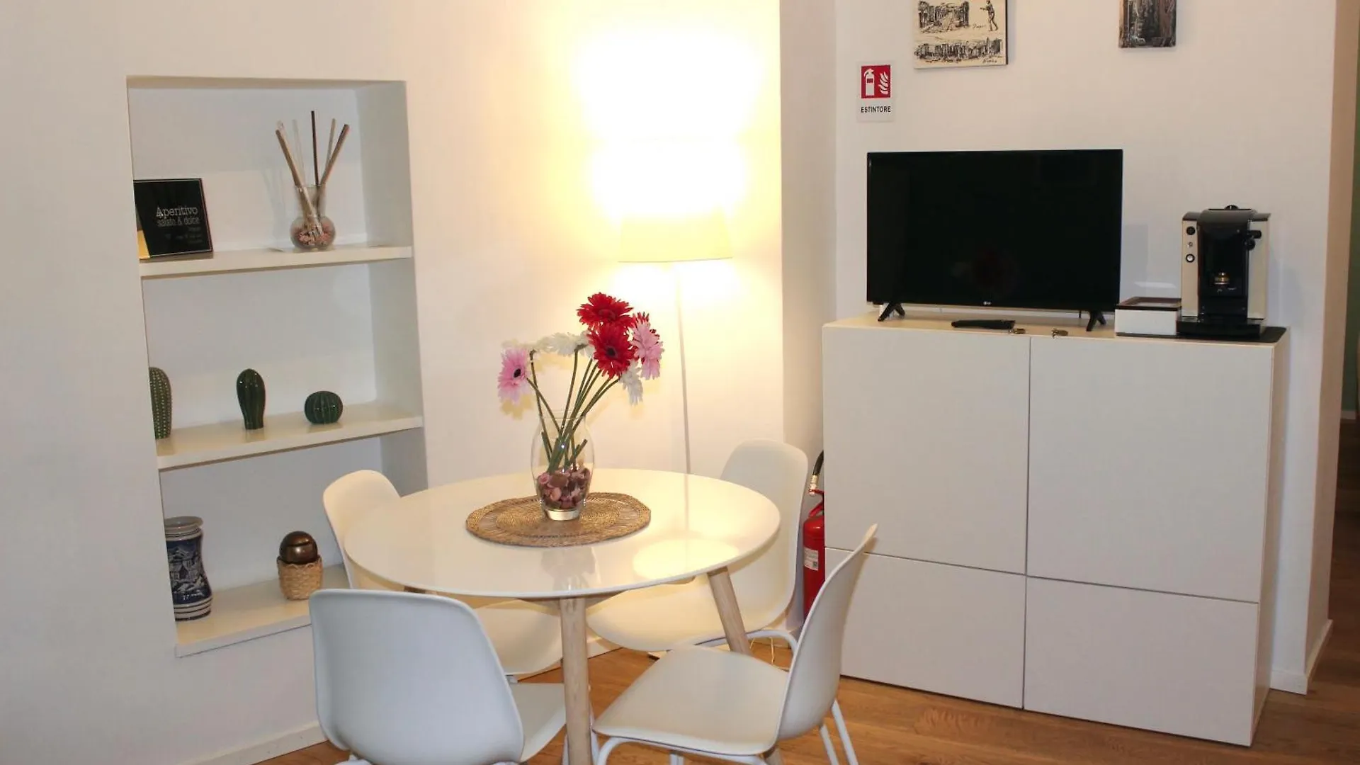 Fiftythree House - In The Heart Of Napoli Apartment
