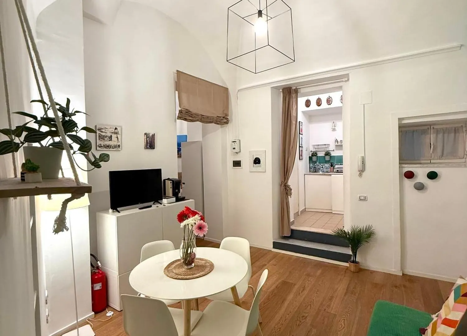 Fiftythree House - In The Heart Of Napoli Apartment  Naples