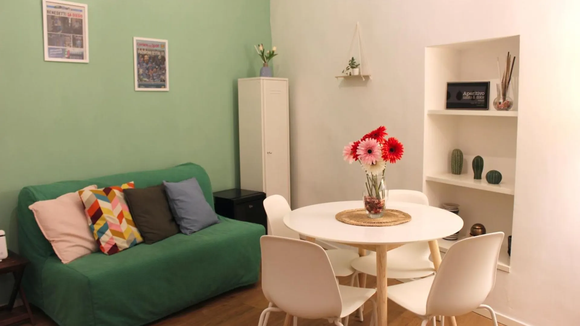 Fiftythree House - In The Heart Of Napoli Apartment 0*, Naples Italy