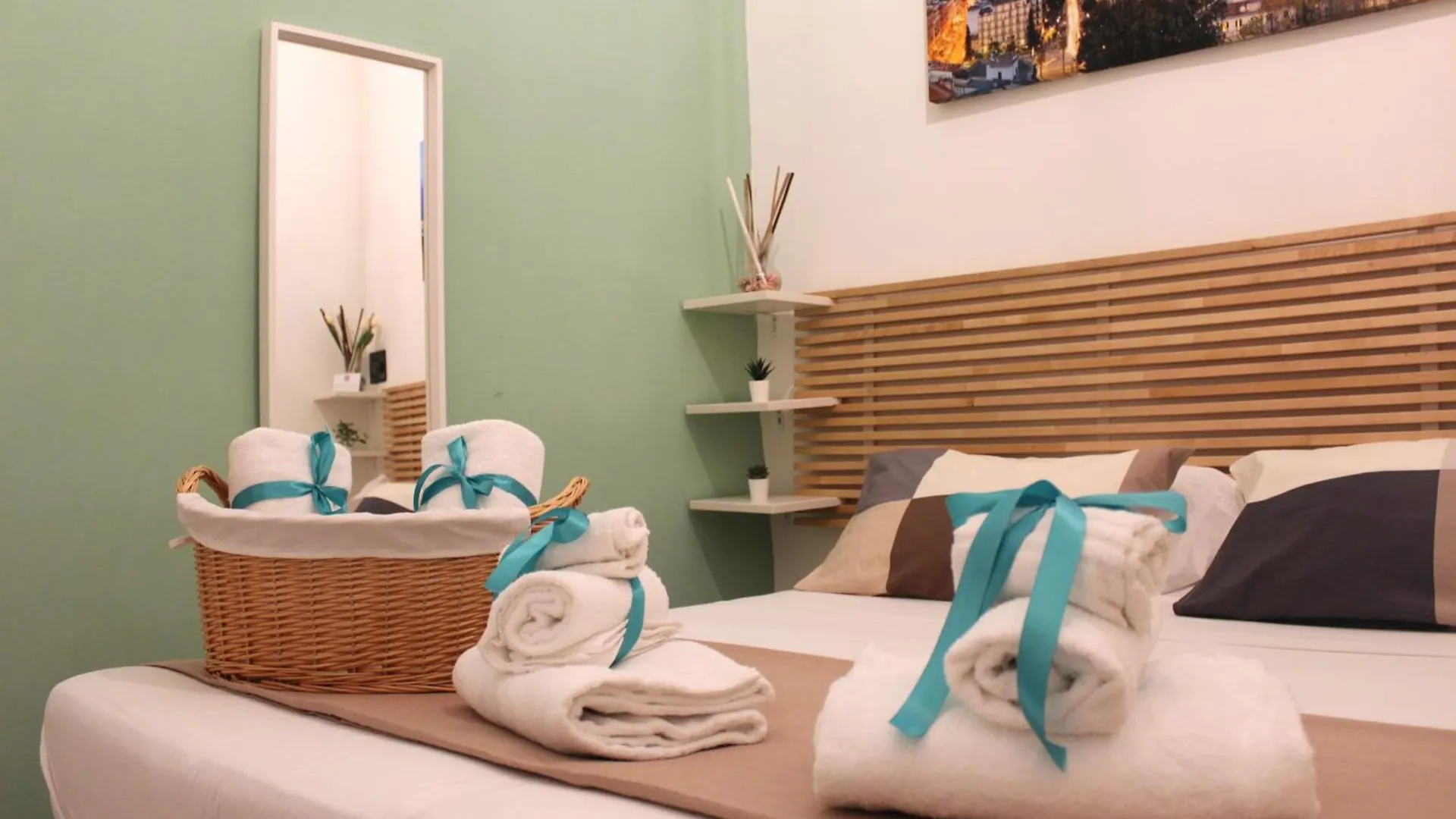 Fiftythree House - In The Heart Of Napoli Apartment  Naples